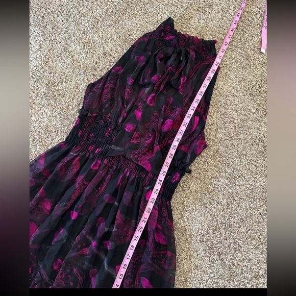 Diane Von Furstenberg Sevilla Sleeveless Silk Tiered Ruffle Tie Neck Dress
Sz 8 - Picture 11 of 12